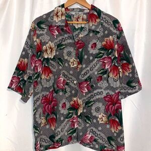 VGT abstract flower print button down top. Size 16